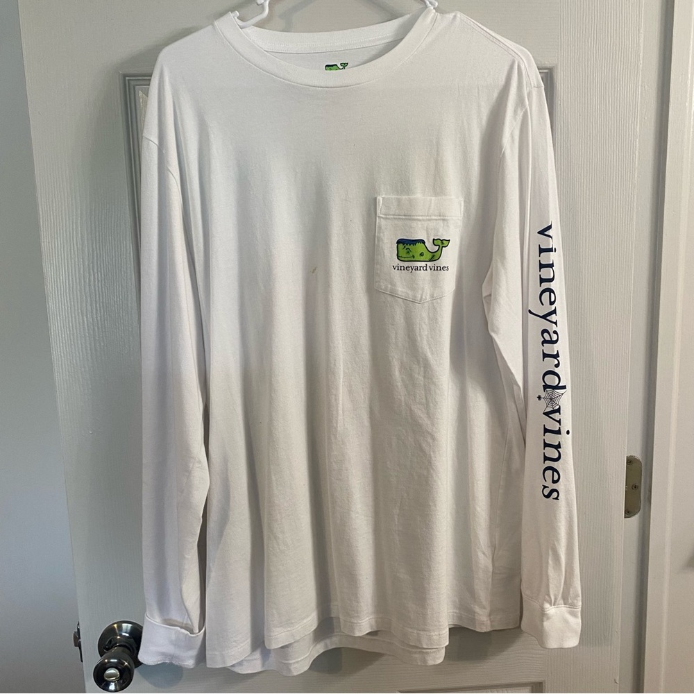 vineyard vines size medium long sleeve halloween pattern
